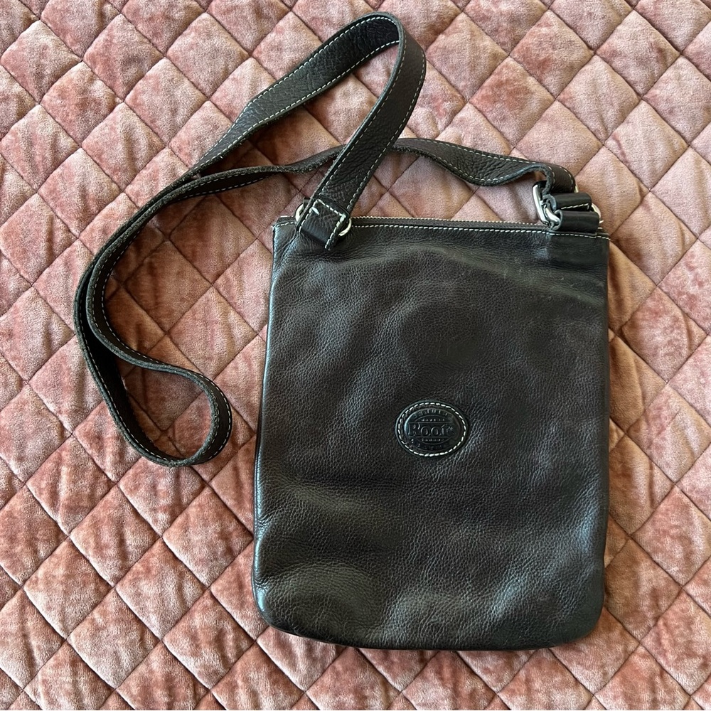 ROOTS Vintage Chocolate Brown Crossbody Leather Bag - Picture 4 of 11